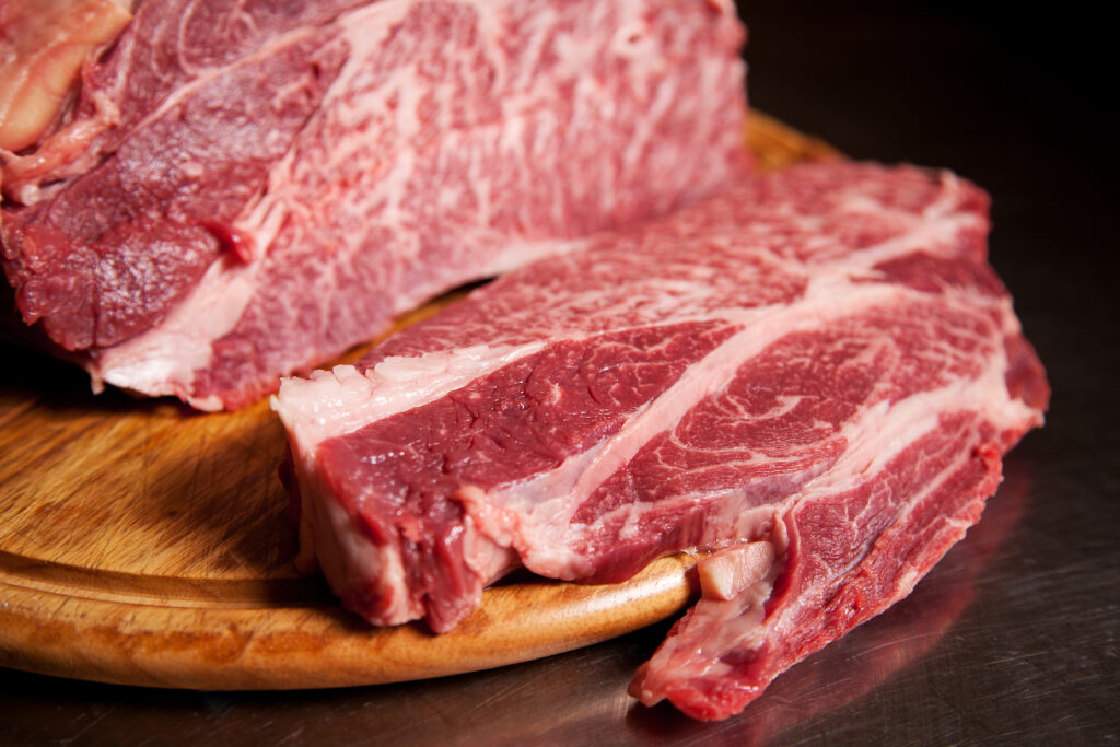 Diferențe de culoare între carne de vită premium și carne obișnuită